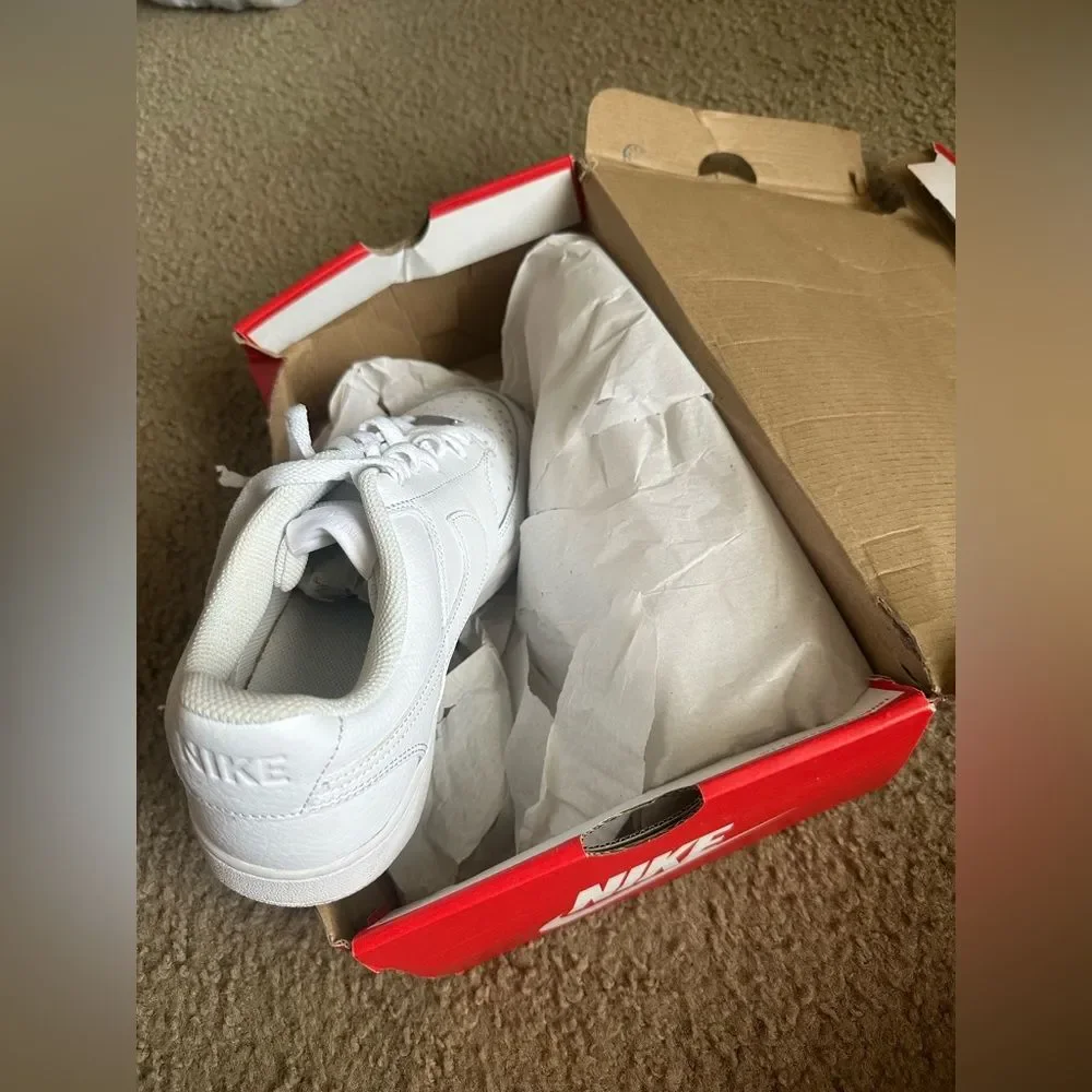 Nike Women's Court Vision White Sneakers Size 11 - Picture 3 of 3